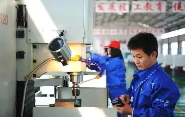 工人技师待遇最新政策,工人技师待遇最新政策的温馨日常故事